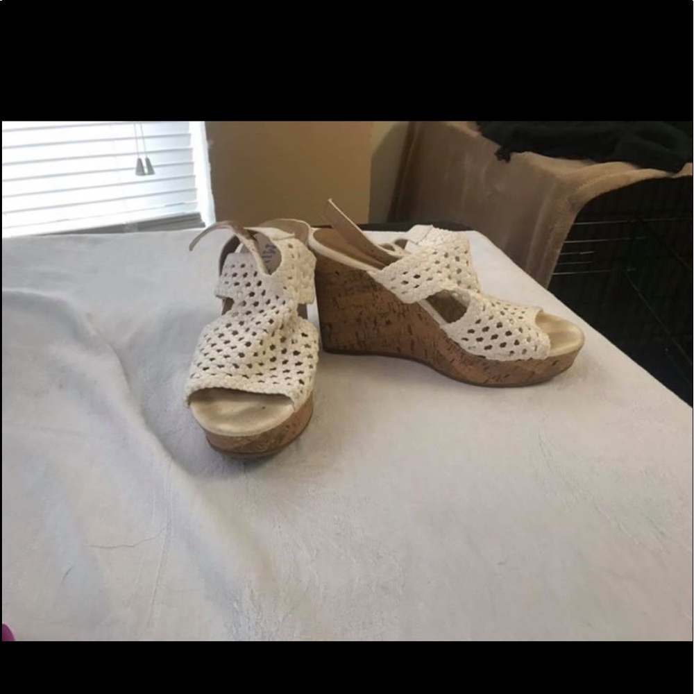 White Wedges